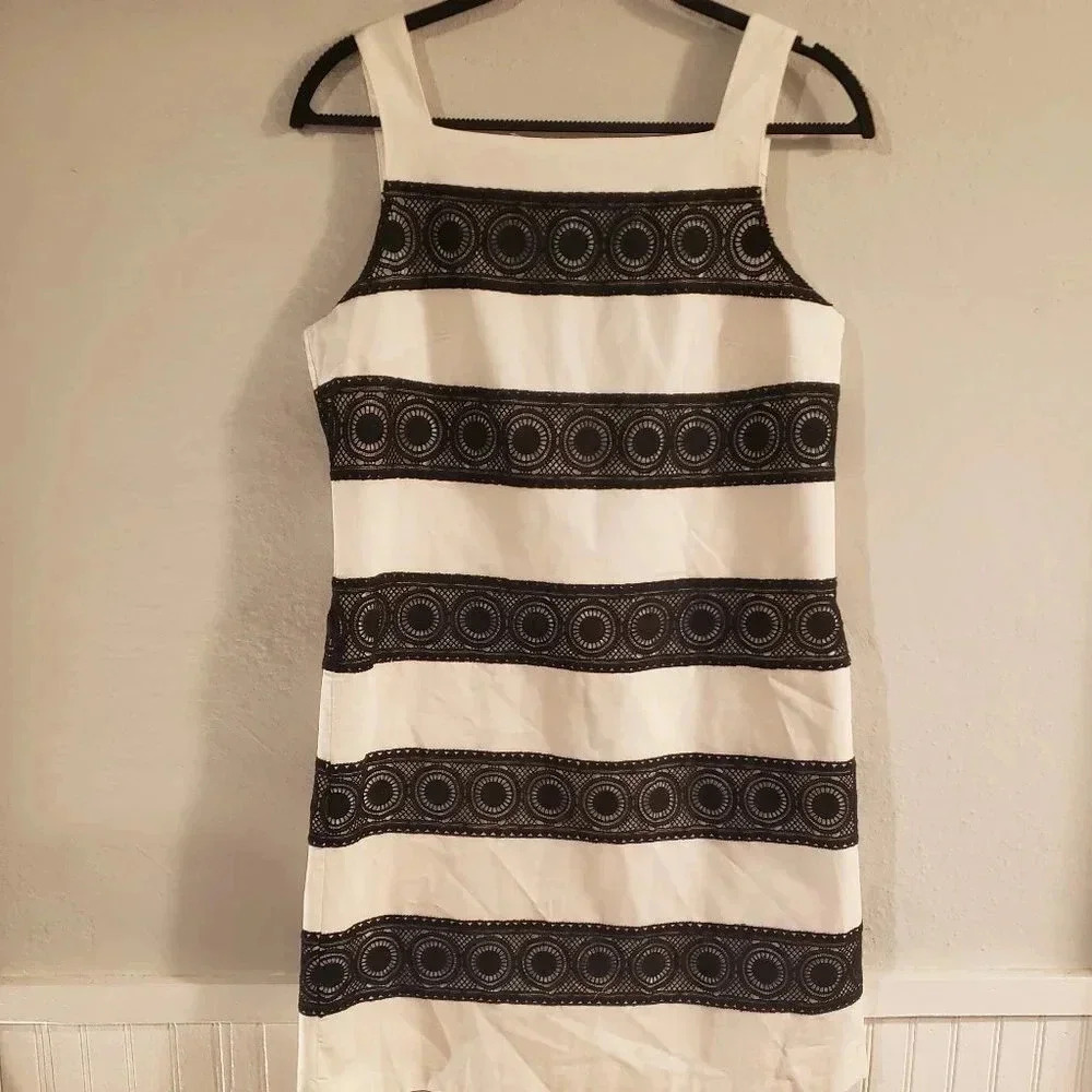 White‎ House Black Market Lace Shift Dress